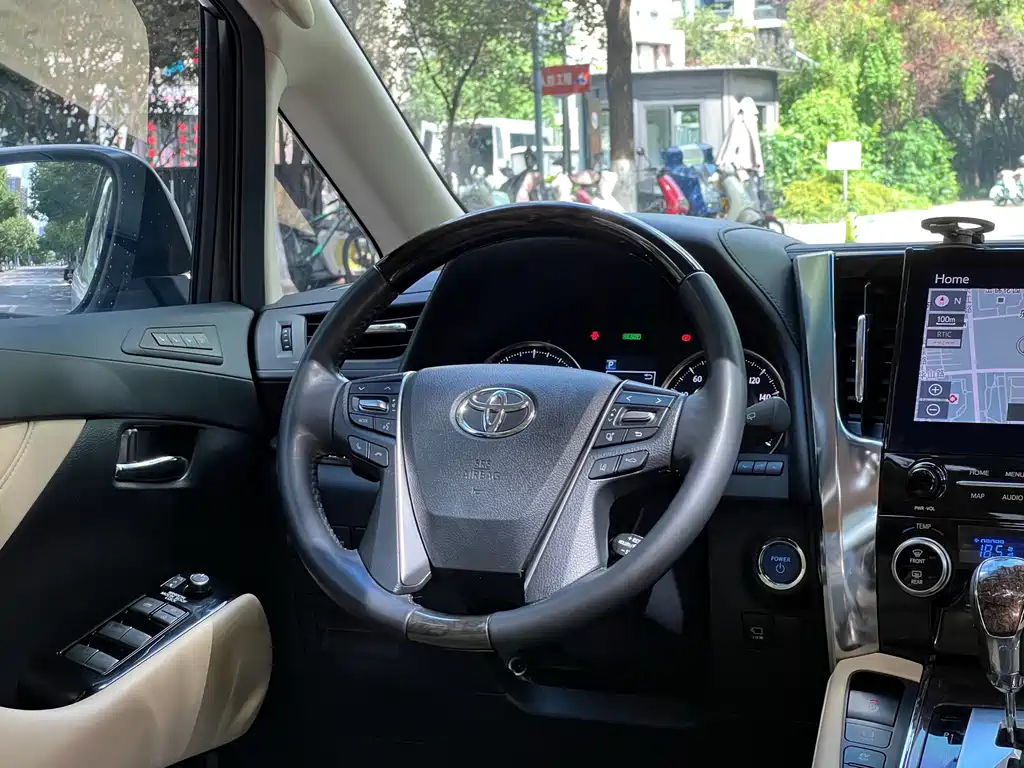 Toyota Vellfire — миниатюра 18