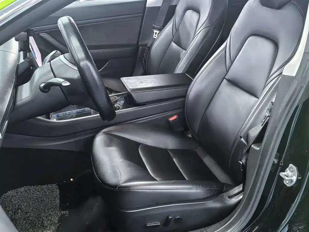 Tesla Model 3 — миниатюра 10