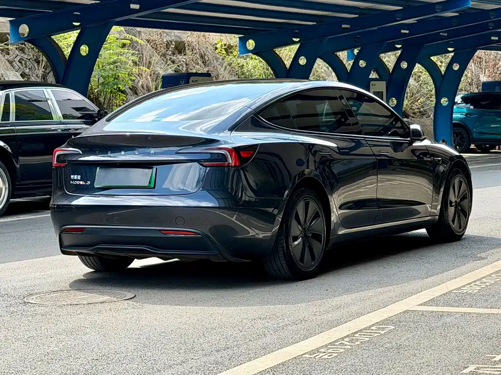 Tesla Model 3 — миниатюра 4