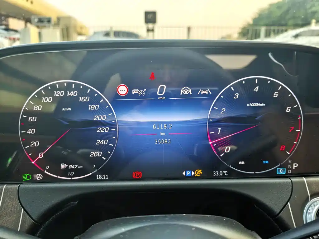 Mercedes-Benz E-Class — миниатюра 18