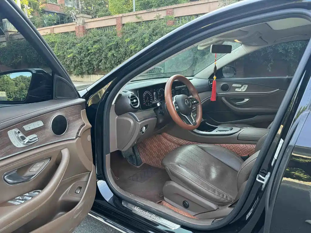Mercedes-Benz E-Class — миниатюра 4
