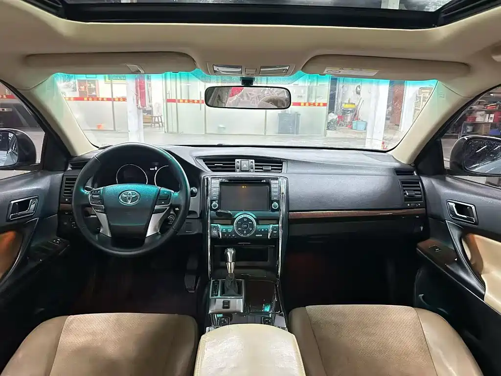 Toyota Reiz — миниатюра 5