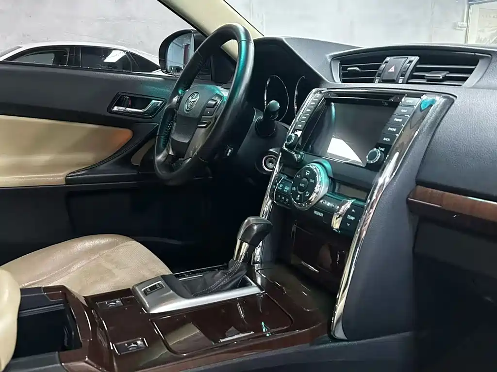 Toyota Reiz — миниатюра 6