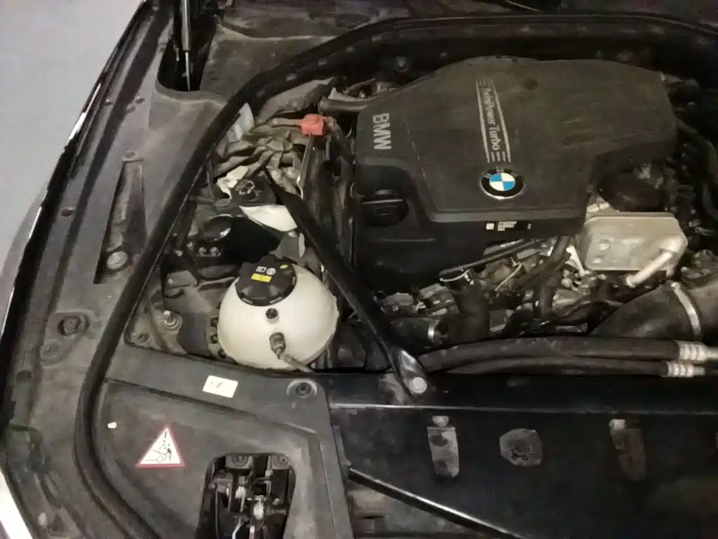 BMW 5 Series — миниатюра 21