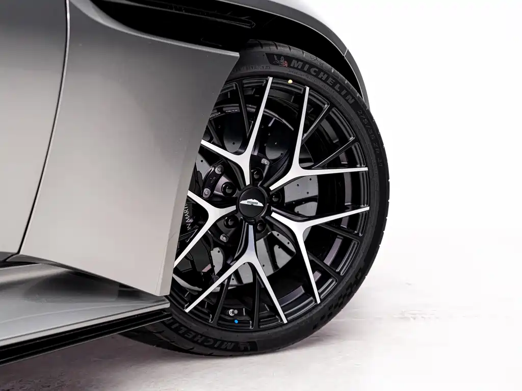 Aston Martin DB12 2025 4.0T V8 Coupe