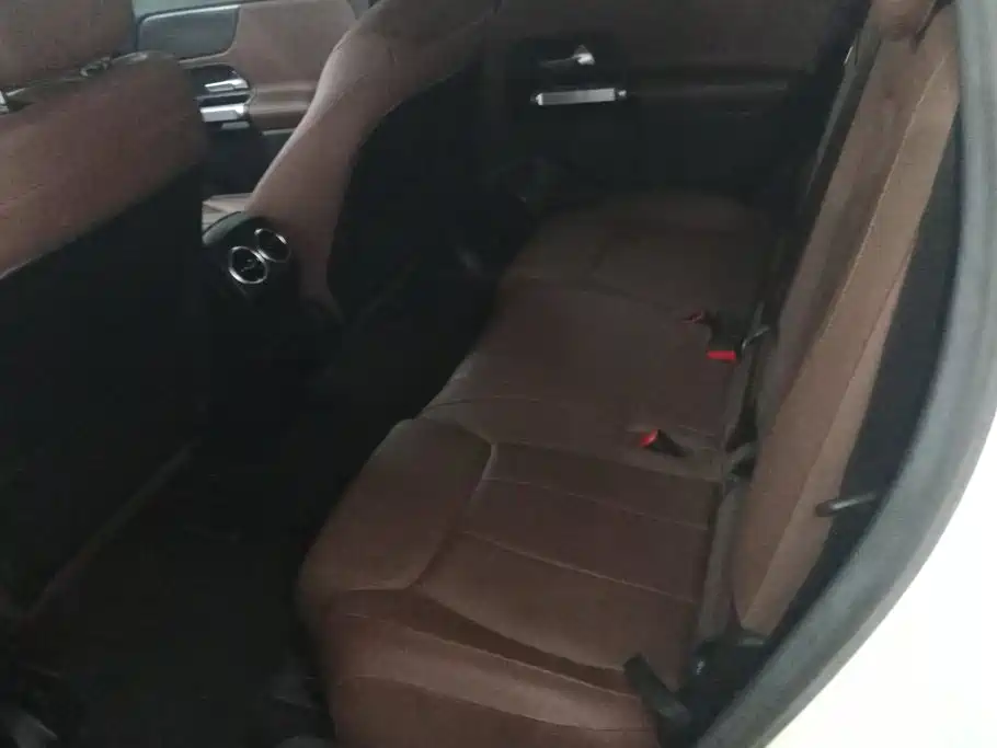 Mercedes-Benz GLB — миниатюра 11