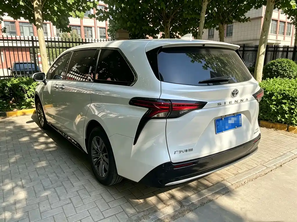 Toyota Sienna 2026 2.5L Luxury