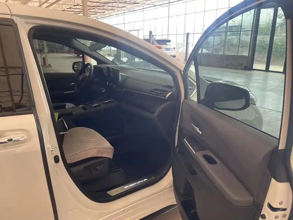 Toyota Sienna 2026 2.5L Luxury