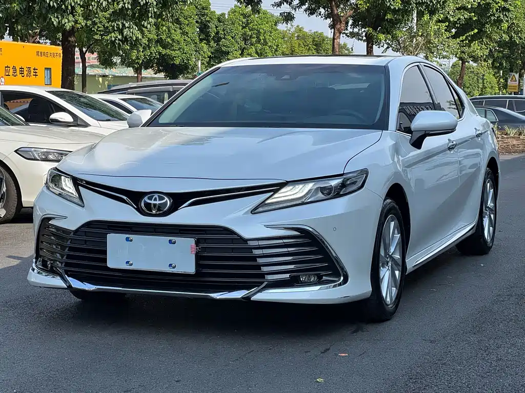 Toyota Camry — миниатюра 3