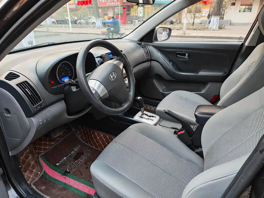 Hyundai Elantra 2015 1.6L AT Luxury