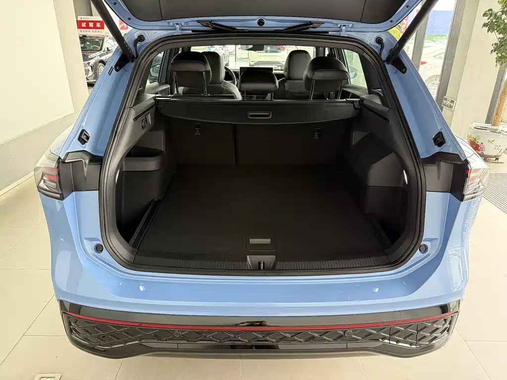 Volkswagen Tiguan L — миниатюра 15