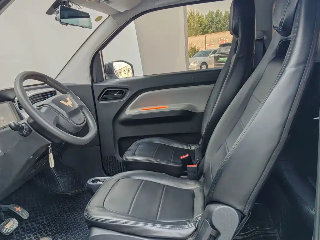 Заказать Wuling MINIEV 2022 года за 642 592 ₽  из Китая