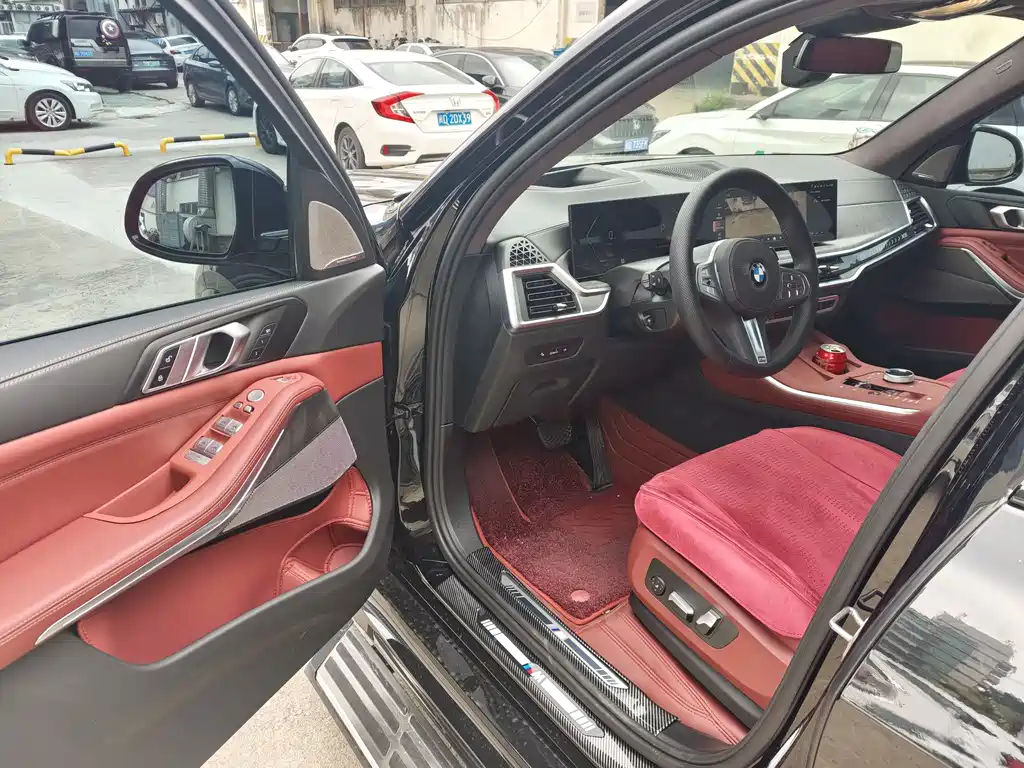 BMW X5 2025 xDrive 30Li M Sport