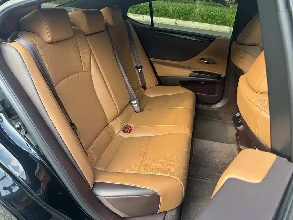 Lexus ES — миниатюра 7