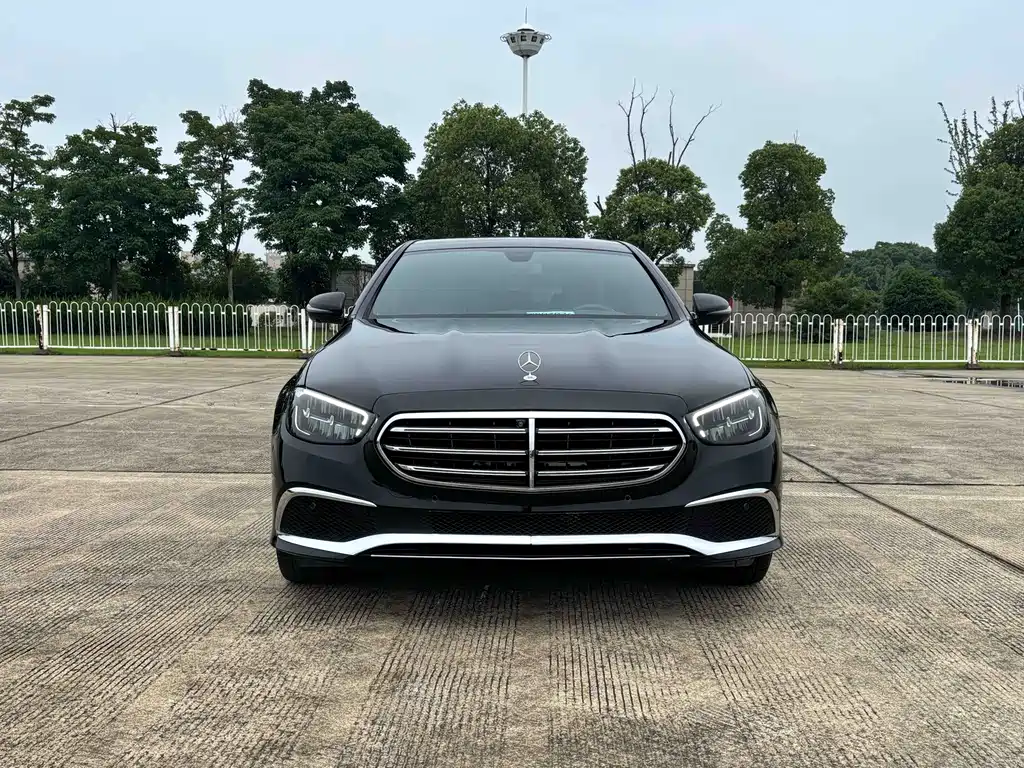 Mercedes-Benz E-Class — миниатюра 2