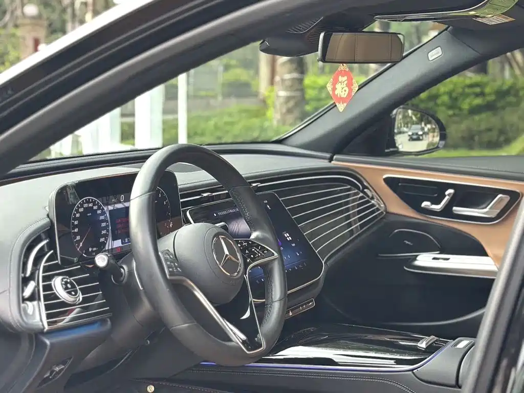Mercedes-Benz E-Class — миниатюра 6
