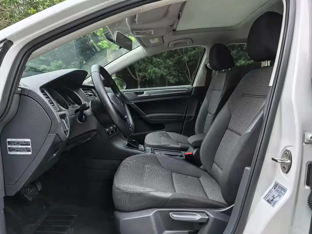 Volkswagen Golf 2015 1.6L AT Comfort