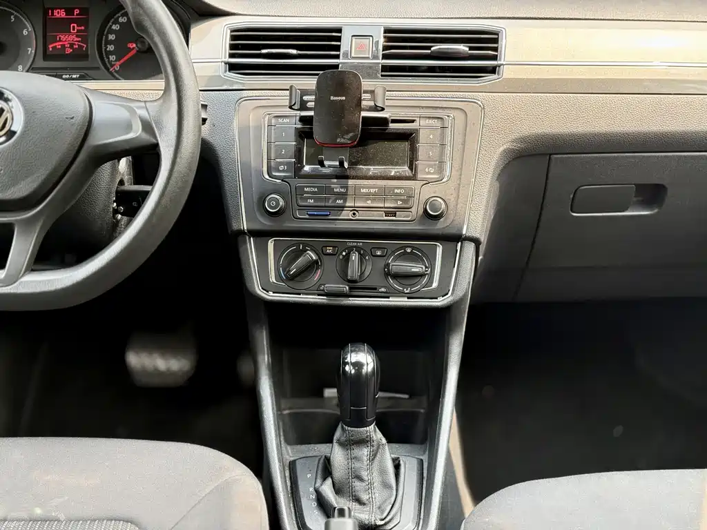 Volkswagen Santana — миниатюра 8