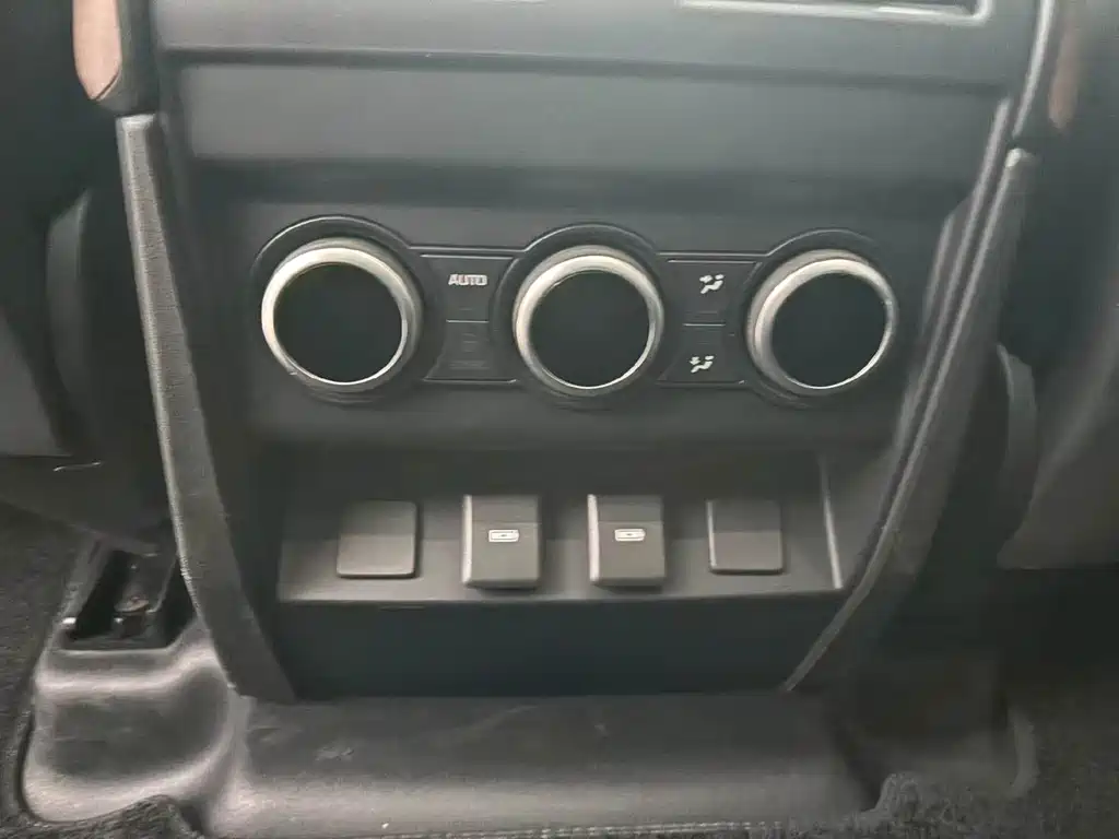 Land Rover Defender — миниатюра 4
