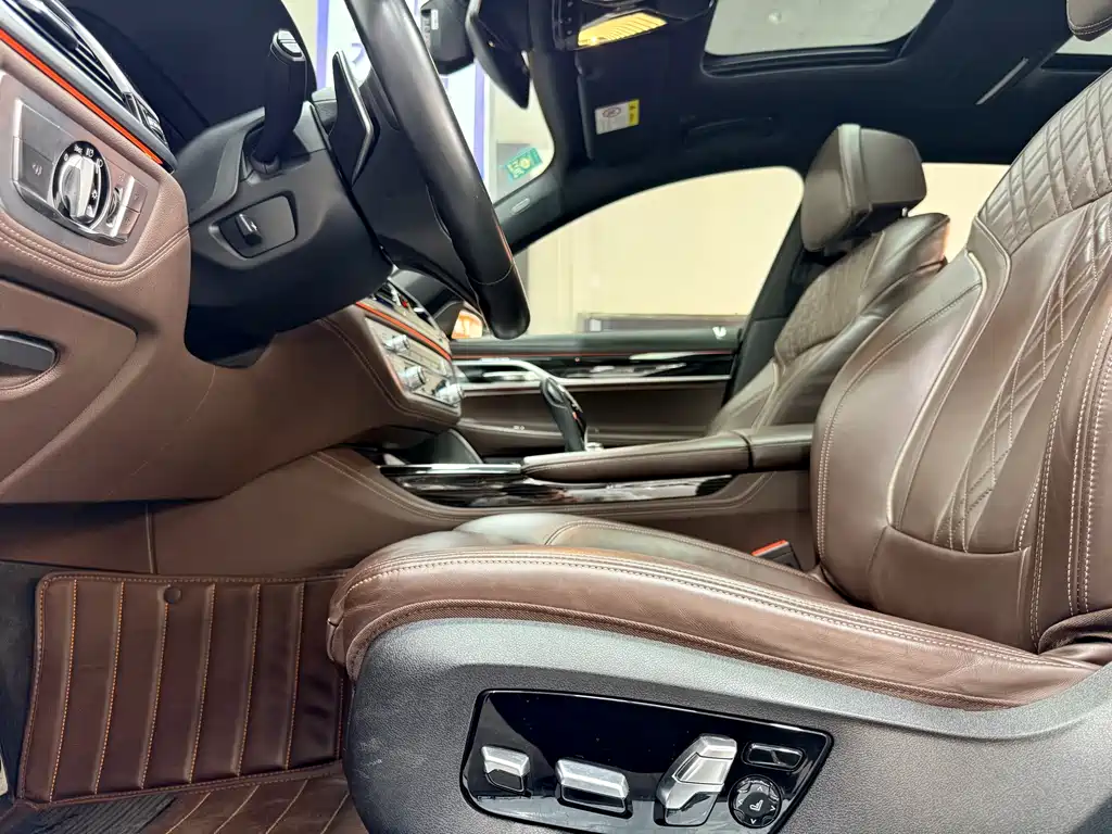 BMW 7 Series — миниатюра 5