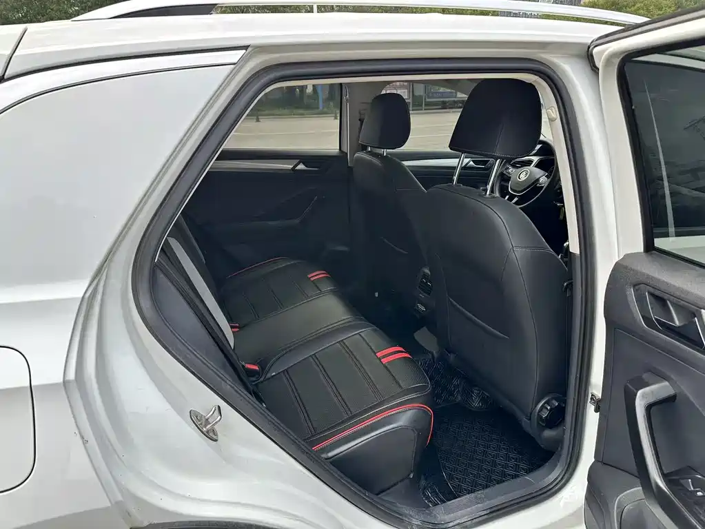 Volkswagen T-Roc — миниатюра 14