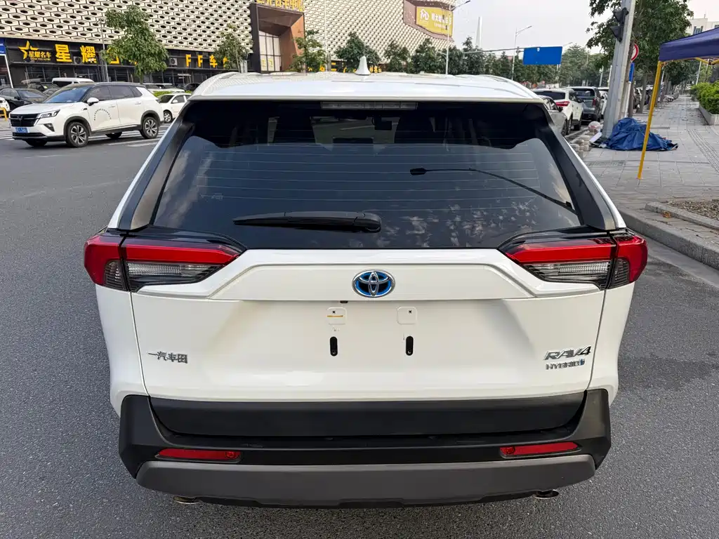 Toyota RAV4 — миниатюра 4