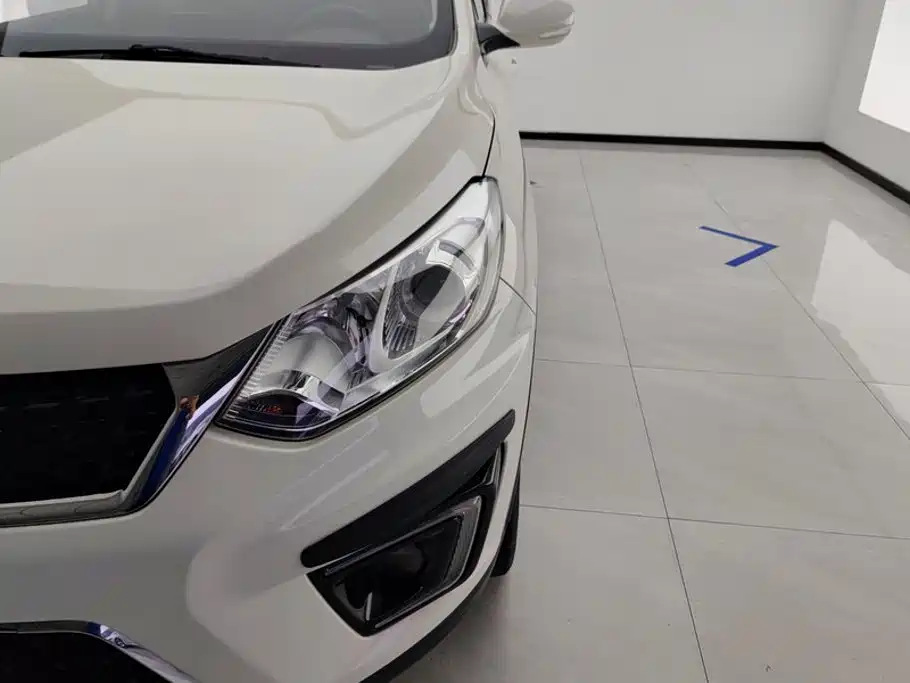 BAIC Senova X35 — миниатюра 5