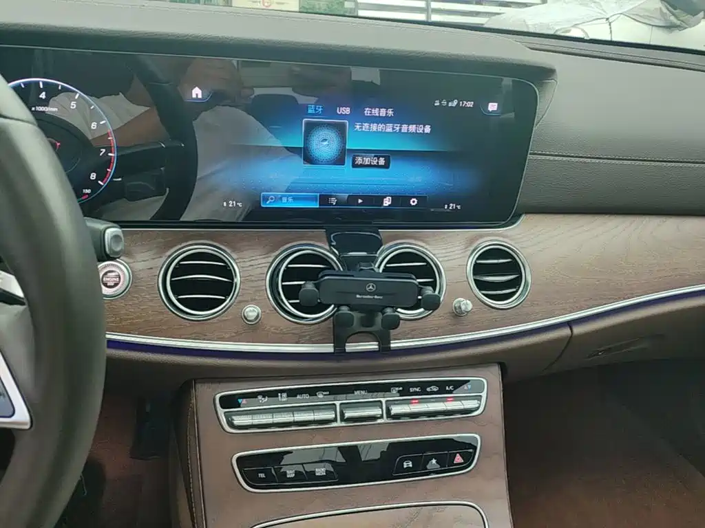 Mercedes-Benz E-Class — миниатюра 13