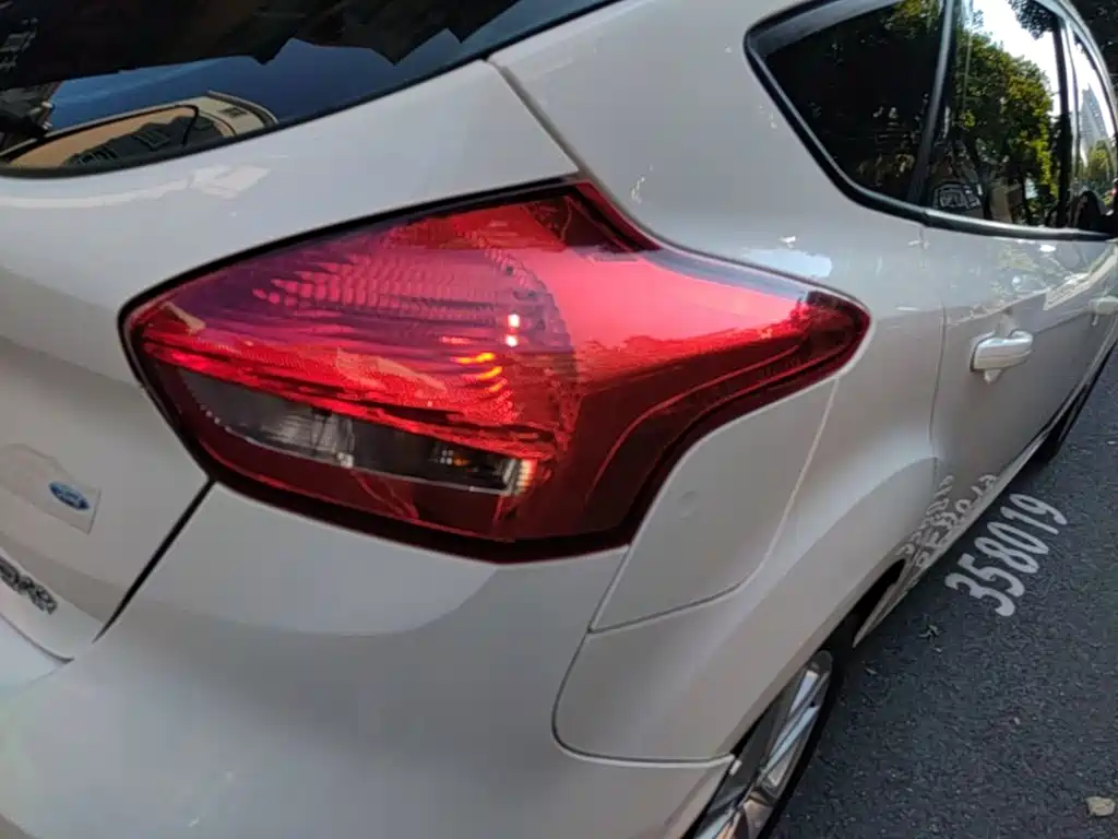 Ford Focus — миниатюра 8