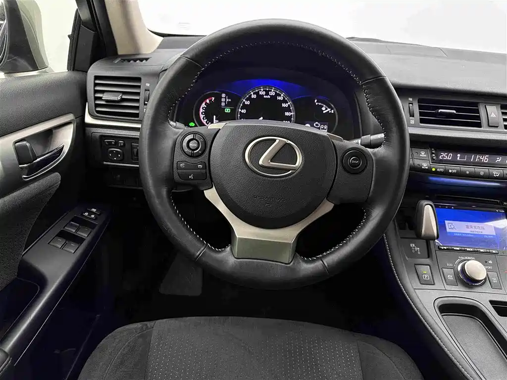 Lexus CT — миниатюра 9