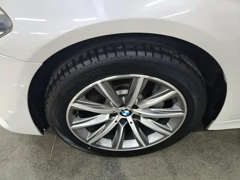BMW 5 Series — миниатюра 23
