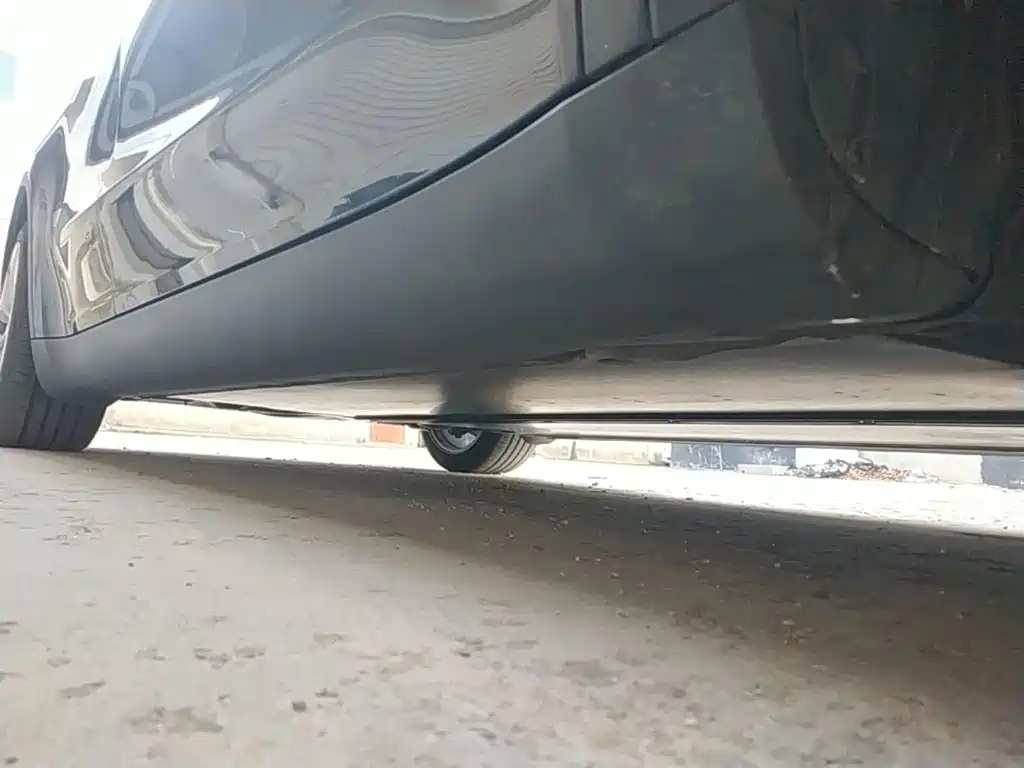 Tesla Model Y — миниатюра 21