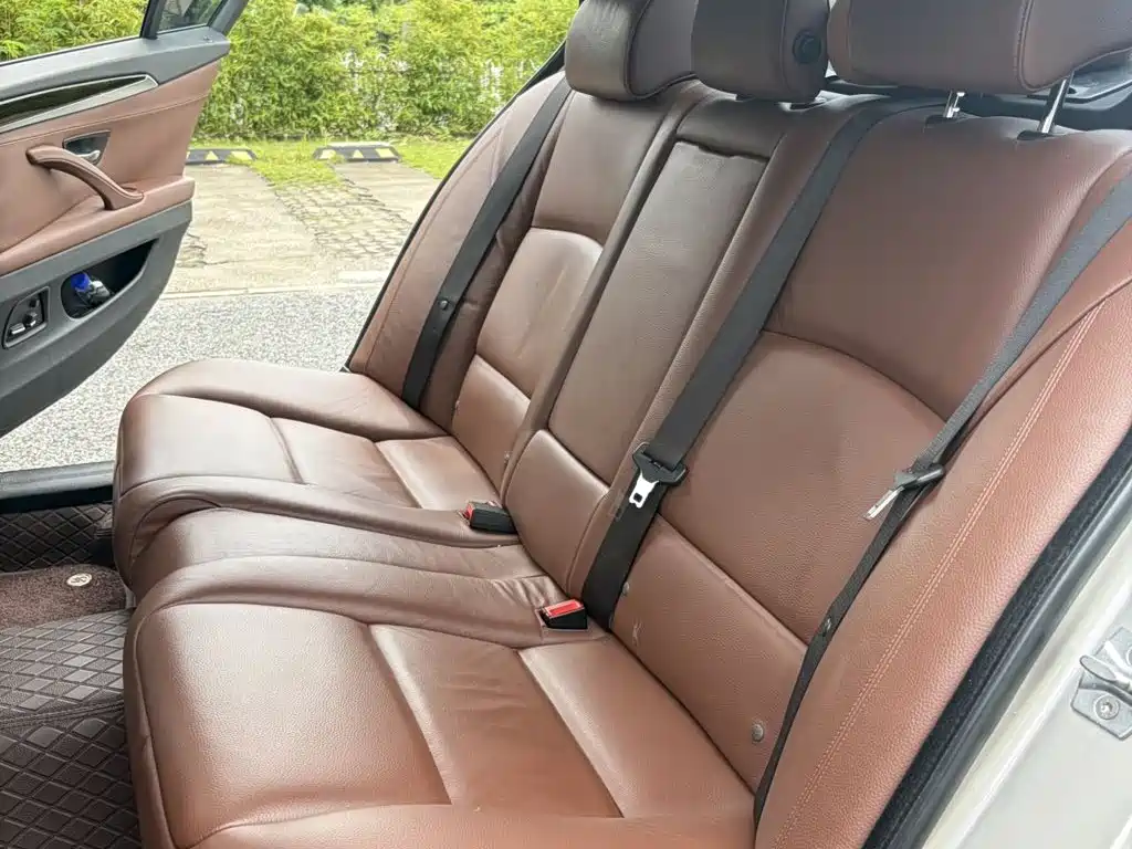 BMW 5 Series — миниатюра 7