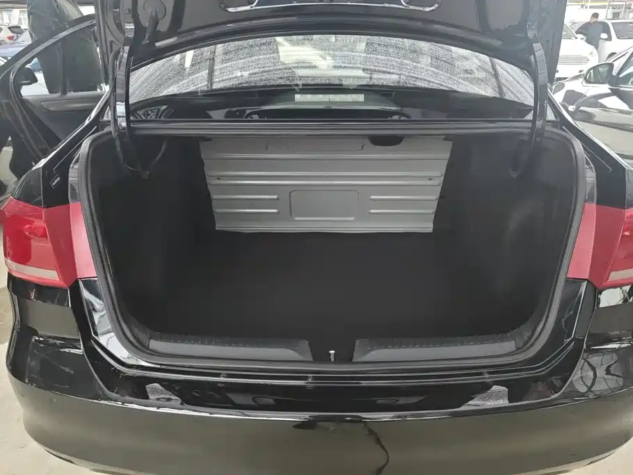 Volkswagen Santana — миниатюра 4