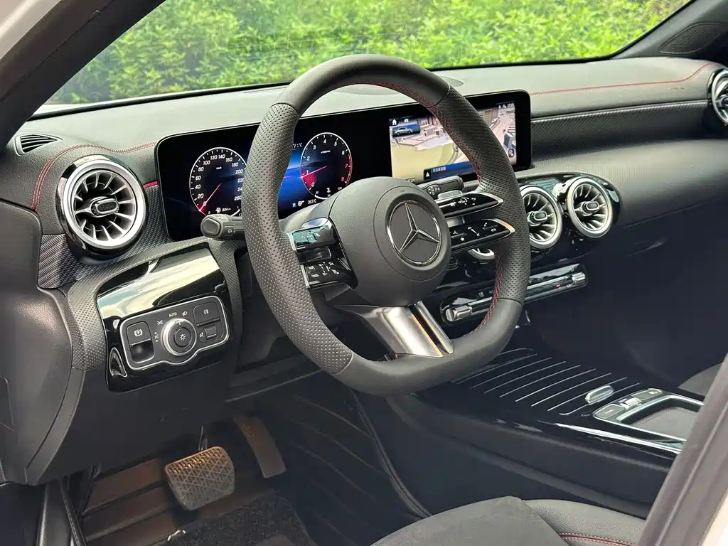 Mercedes-Benz A-Class — миниатюра 7
