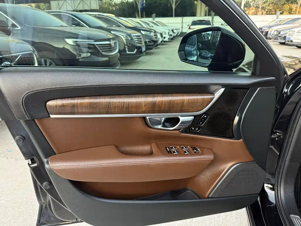 Volvo S90 — миниатюра 3