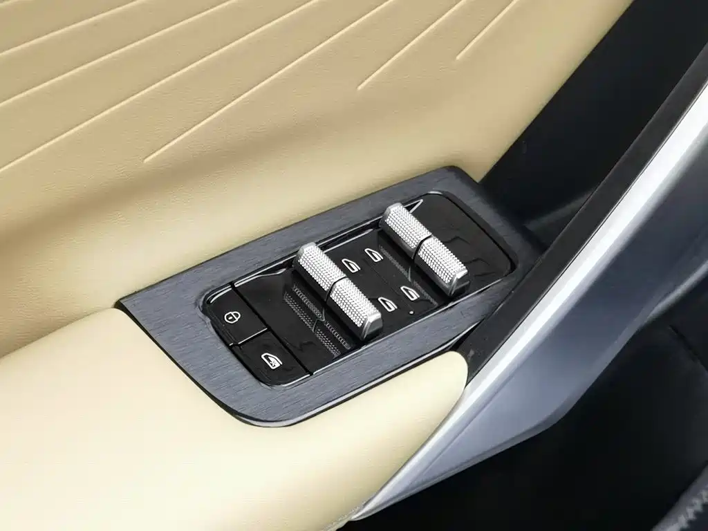 Geely Boyue L — миниатюра 9