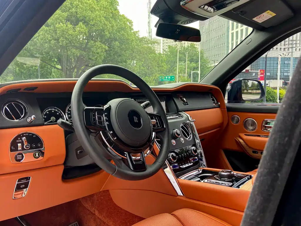 Rolls-Royce Cullinan 2024 мест