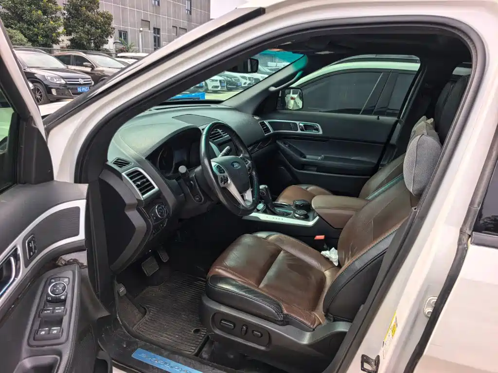 Ford Explorer (Import) — миниатюра 8