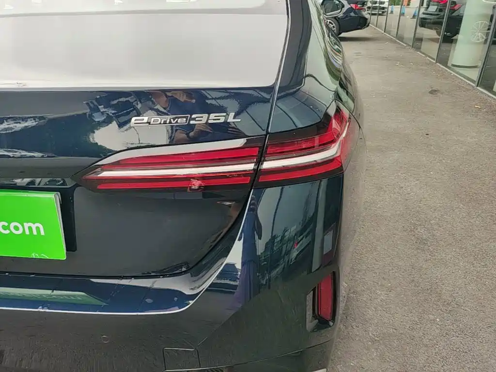 BMW i5 — миниатюра 8