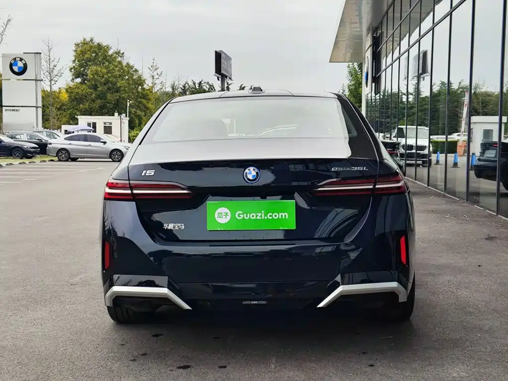 BMW i5 — миниатюра 6
