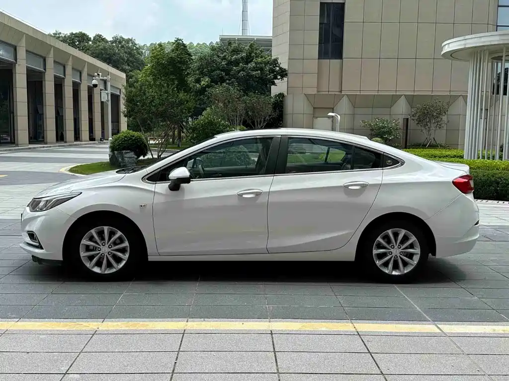 Chevrolet Cruze — миниатюра 6