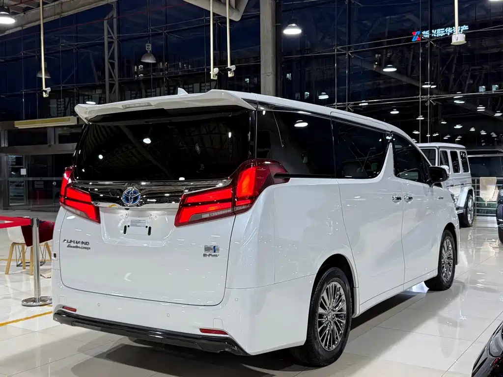 Toyota Alphard — миниатюра 25