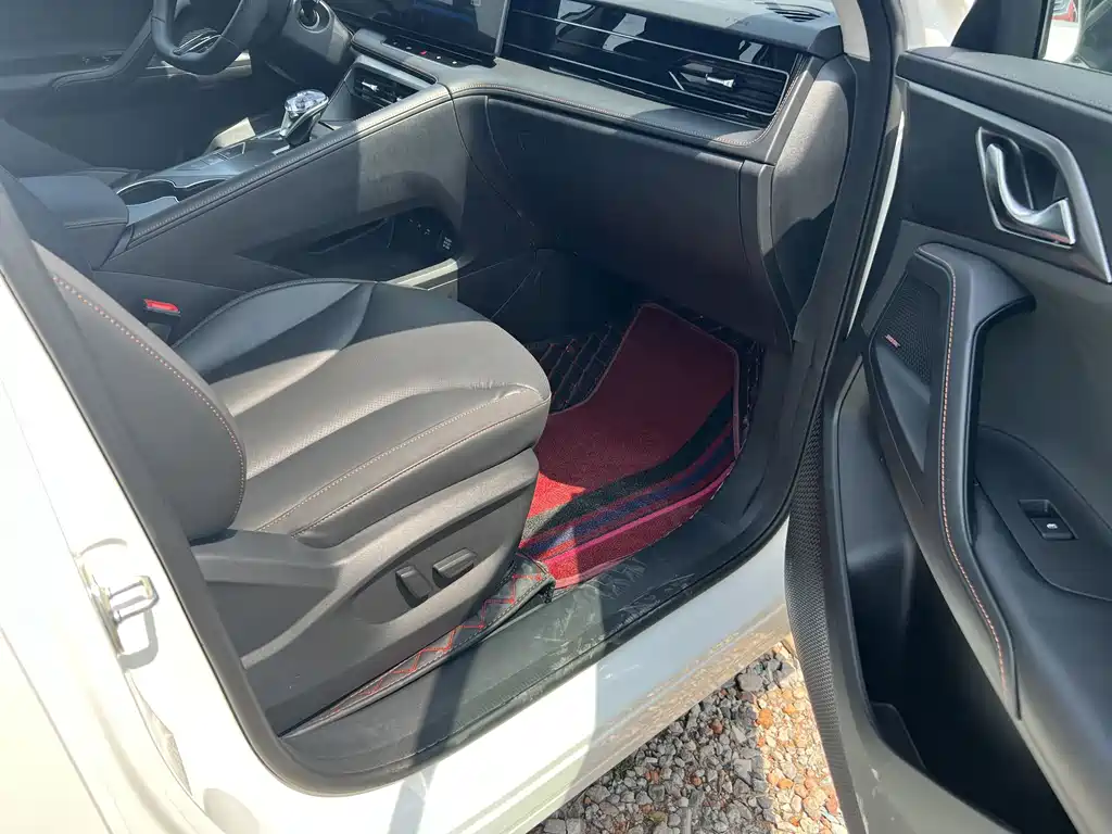Roewe RX5 — миниатюра 15