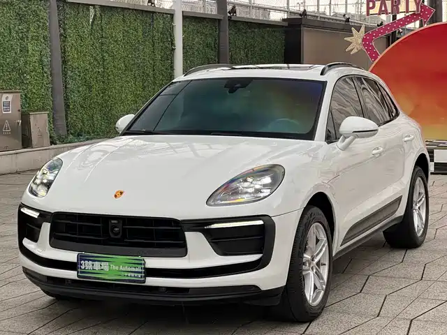 PORSCHE MACAN 2024