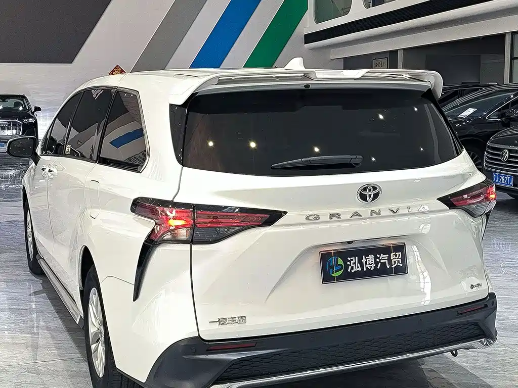 Toyota Granvia — миниатюра 14