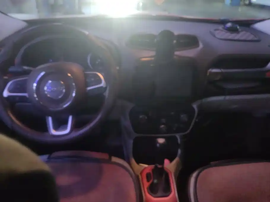 Jeep Renegade — миниатюра 12