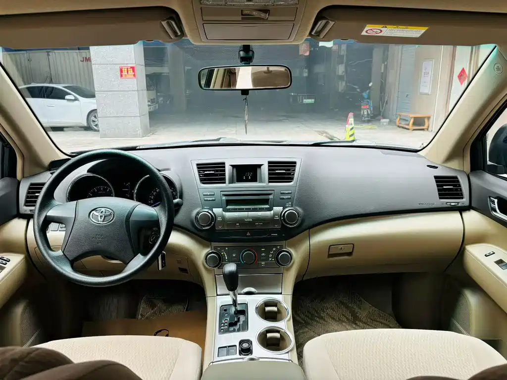 Toyota Highlander 2012 2.7L 5 мест Elite