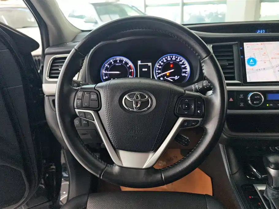 TOYOTA HIGHLANDER