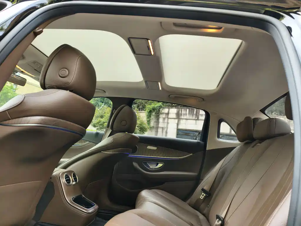 Mercedes-Benz E-Class — миниатюра 14